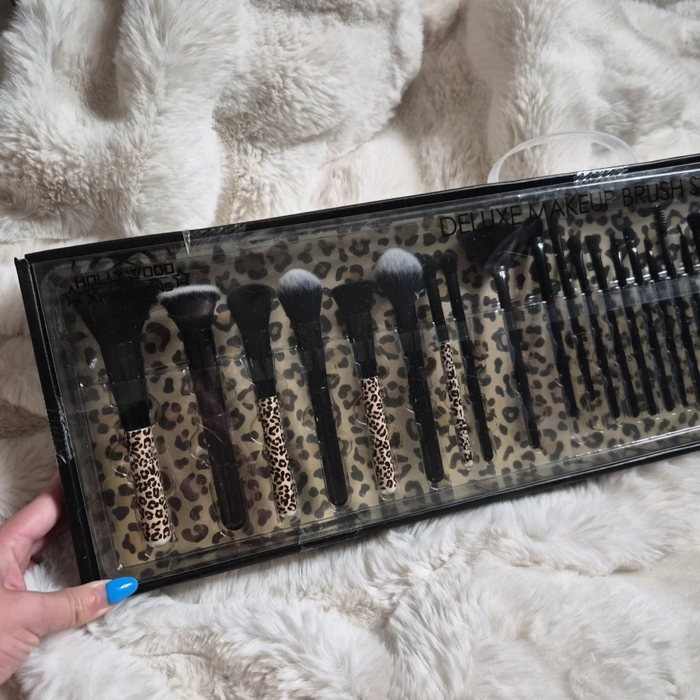 Cheetah Print Makeup Brushes Deluxe Makeup Brush Set 32 Piece Hollywood Xpressio